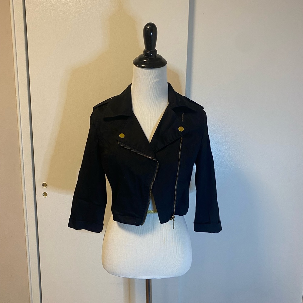 Black cropped jacket // 3/4 length sleeves // Small